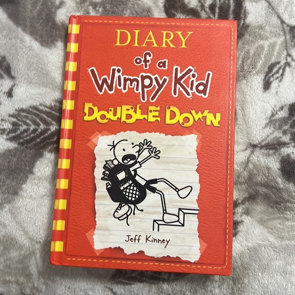 Diary of a wimpy kid 2 book bundle - Picture 2 of 3